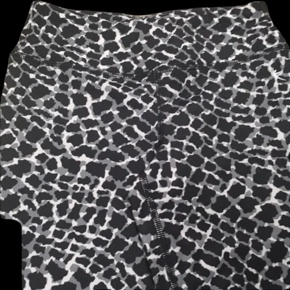 Danskin Now Performance Fitted Capris Size S/CH 6 - Picture 2 of 5